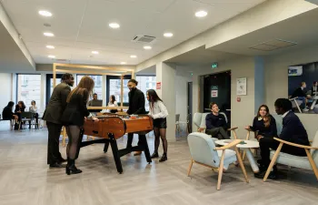 081_EDC_Shooting_2022_Arnaud-Caillou_Loeil-temoin-1-scaled