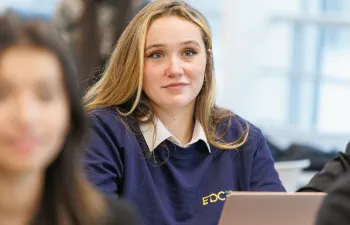 107_EDC_Shooting_2022_Arnaud-Caillou_Loeil-temoin-scaled