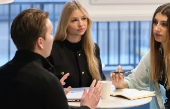 Differences between post-baccalaureate and post-preparatory business schools