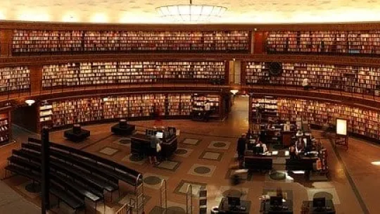 books 1281581 640