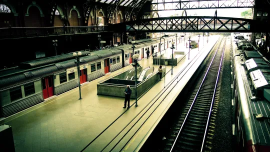 Tribune de Pierre Buffaz, enseignant EDC Paris Business School : « Des quais aux claviers : quand les grèves paralysent, les groupes anti-SNCF deviennent le nouveau front de résistance citoyenne »