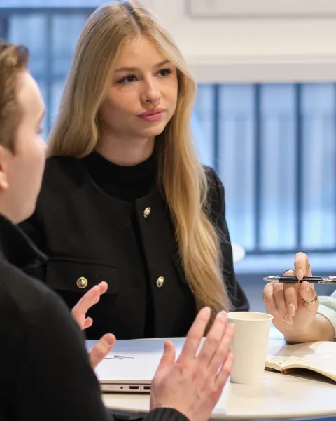 Differences between post-baccalaureate and post-preparatory business schools