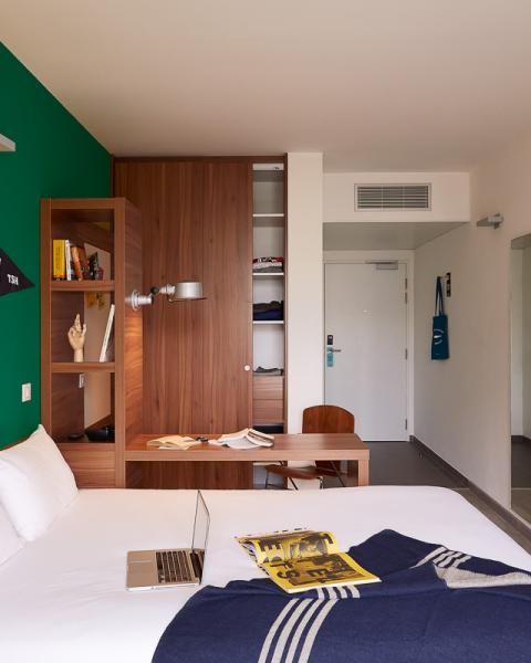 Paris Room 13
