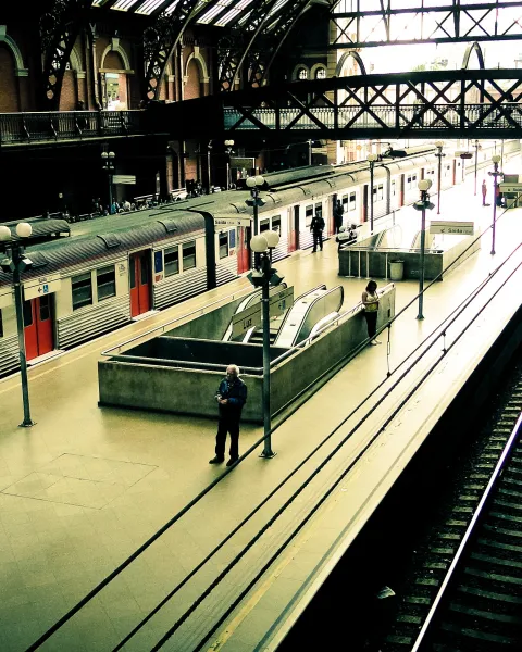 Tribune de Pierre Buffaz, enseignant EDC Paris Business School : « Des quais aux claviers : quand les grèves paralysent, les groupes anti-SNCF deviennent le nouveau front de résistance citoyenne »